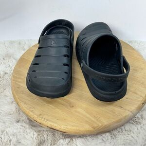 Black Slip-On Slippers with Ventilation‎